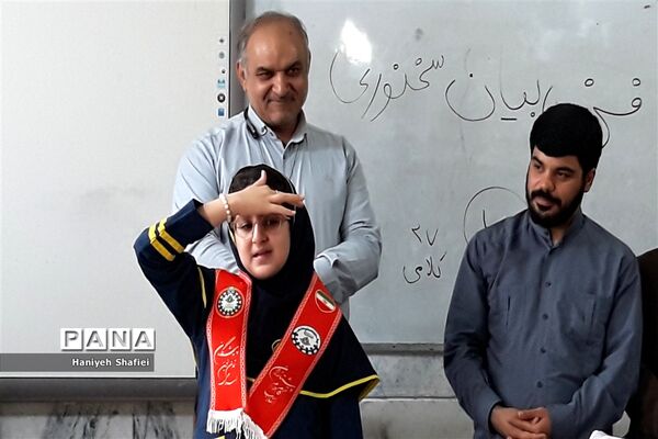 بازدید رئیس سازمان دانش‌آموزی استان فارس از پایگاه فعالیت تابستانی در ناحیه یک شیراز