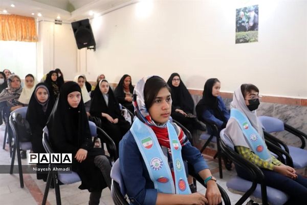 آیین تجلیل از دختران برگزیده طرح و برنامه‌های سازمان دانش‌آموزی ناحیه 3 مشهد