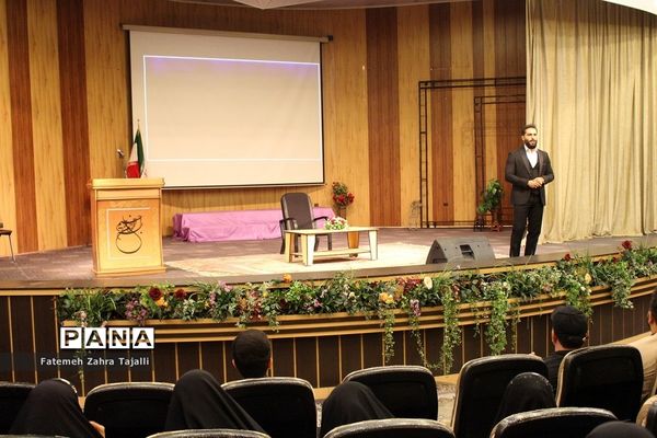 کارگاه آموزشی «روی صحنه زندگی کن »در استان سمنان