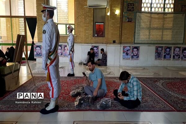 آیین گلریزان و عطرافشانی مزار شهدای هفتم تیر و یادمان شهدای ۷۲ تن