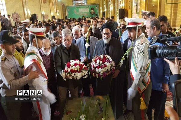 آیین گلریزان و عطرافشانی مزار شهدای هفتم تیر و یادمان شهدای ۷۲ تن