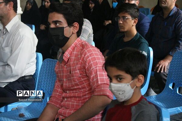 تجلیل از دانش‌آموزان برتر دبیرستان امام علی بن ابی طالب(ع)