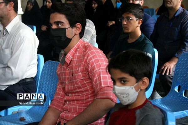 تجلیل از دانش‌آموزان برتر دبیرستان امام علی بن ابی طالب(ع)
