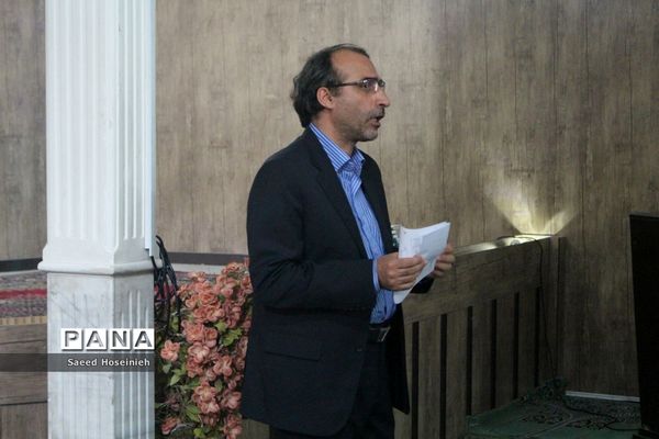 تجلیل از دانش‌آموزان برتر دبیرستان امام علی بن ابی طالب(ع)