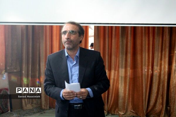 تجلیل از دانش‌آموزان برتر دبیرستان امام علی بن ابی طالب(ع)