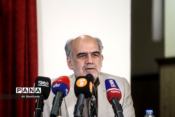 بزرگداشت روزنامه‌نگار و عکاس دفاع مقدس مریم کاظم زاده