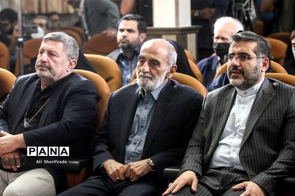 بزرگداشت روزنامه‌نگار و عکاس دفاع مقدس مریم کاظم زاده