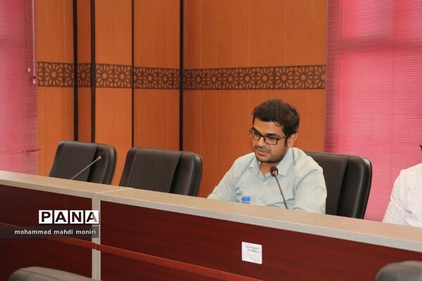 نشست اعضای سمن جوانان شهرستان دیر با مشاور جوان استاندار بوشهر