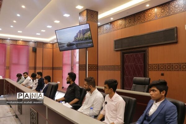 نشست اعضای سمن جوانان شهرستان دیر با مشاور جوان استاندار بوشهر