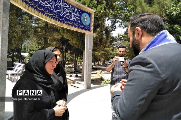 حضور قائم مقام سازمان دانش‌آموزی کشور در مراسم چهلمین روز شهادت محمد جوادبای