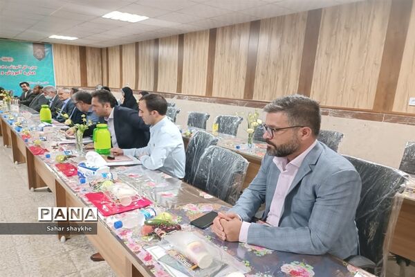 نشست تعاملی مسئولان آموزش و پرورش ملارد با مسئولان استانی و شهرستانی