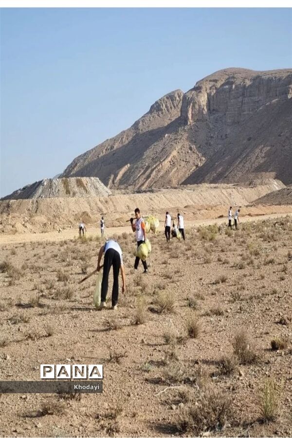 همایش دوستی با طبیعت به مناسبت هفته مبارزه با مواد مخدر در نجف آباد