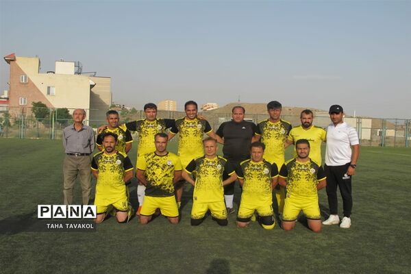 دیدار دوستانه فوتبال بین تیم‌های شهدای منطقه ۱۴ تهران و پیشکسوتان پردیس