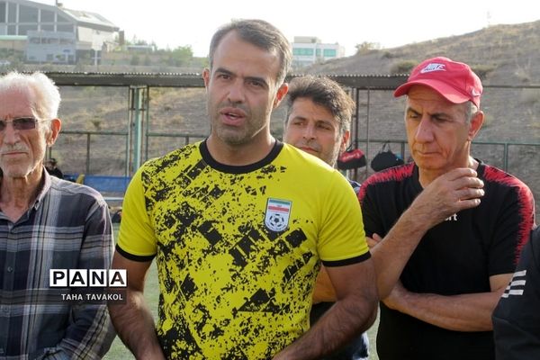 دیدار دوستانه فوتبال بین تیم‌های شهدای منطقه ۱۴ تهران و پیشکسوتان پردیس