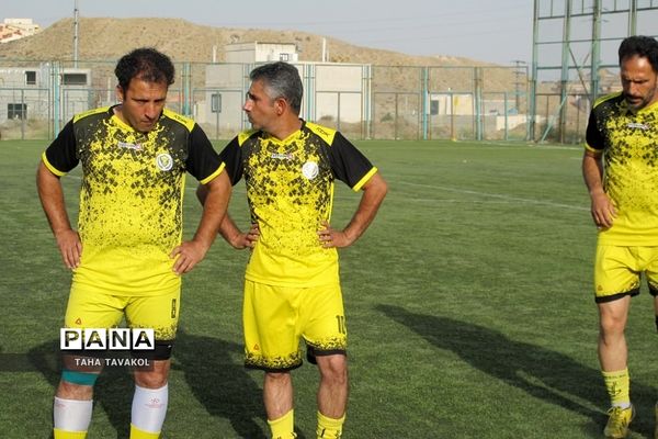 دیدار دوستانه فوتبال بین تیم‌های شهدای منطقه ۱۴ تهران و پیشکسوتان پردیس