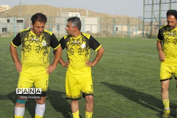 دیدار دوستانه فوتبال بین تیم‌های شهدای منطقه ۱۴ تهران و پیشکسوتان پردیس