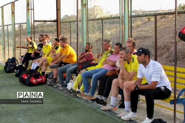 دیدار دوستانه فوتبال بین تیم‌های شهدای منطقه ۱۴ تهران و پیشکسوتان پردیس