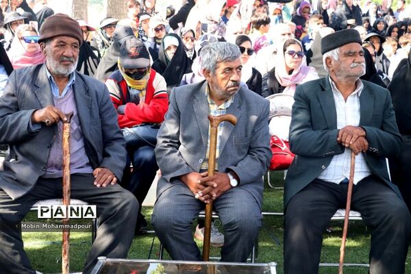 دهمین جشنواره گل محمدی در روستای آمقان بخش عنصرود