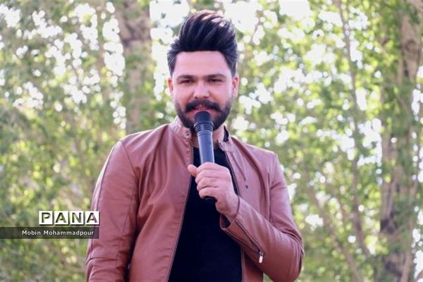 دهمین جشنواره گل محمدی در روستای آمقان بخش عنصرود