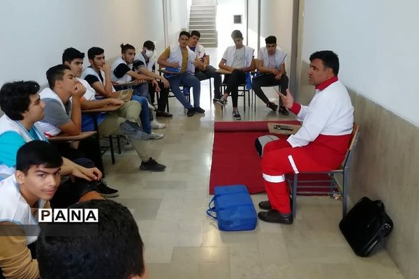 برگزاری کلاس‌های آموزشی کمک‌های اولیه در مدرسه سما رودهن