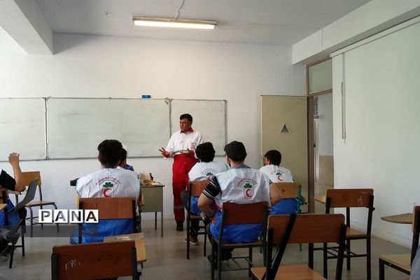 برگزاری کلاس‌های آموزشی کمک‌های اولیه در مدرسه سما رودهن