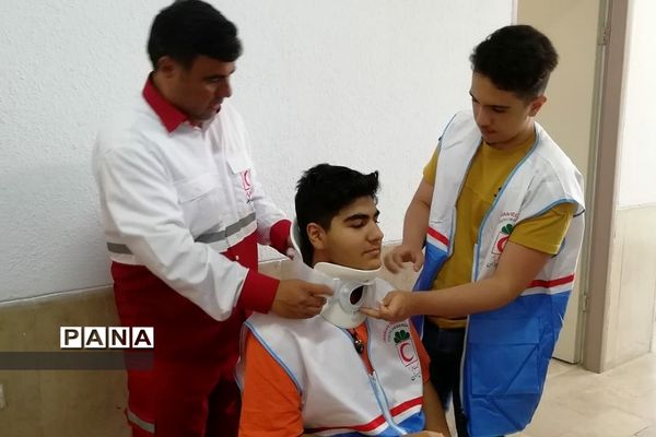 برگزاری کلاس‌های آموزشی کمک‌های اولیه در مدرسه سما رودهن