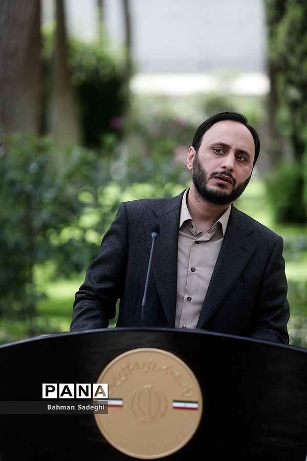 حاشیه جلسه هیات دولت - ۱۵ تیر