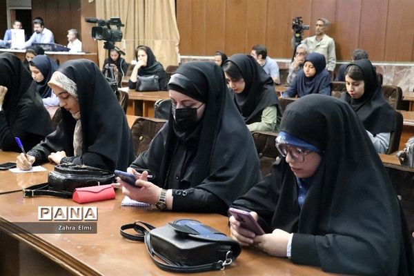 نشست خبری مدیرکل فرهنگ و ارشاد اسلامی آذربایجان شرقی با اصحاب رسانه