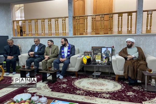دیدار قائم مقام معاون وزیر در سازمان دانش‌آموزی کشور با خانواده شهید پیشتاز محمدجواد بای