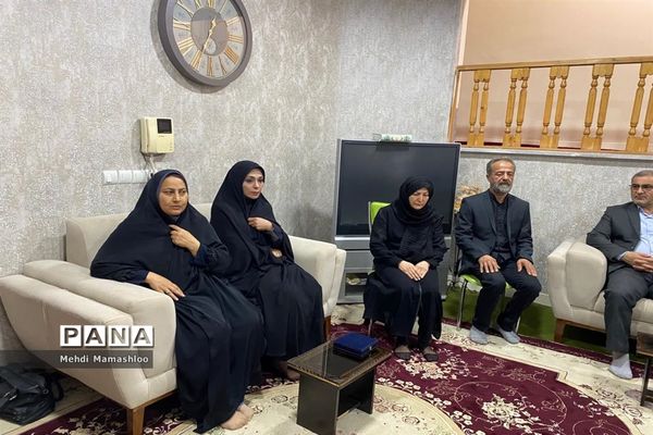 دیدار قائم مقام معاون وزیر در سازمان دانش‌آموزی کشور با خانواده شهید پیشتاز محمدجواد بای