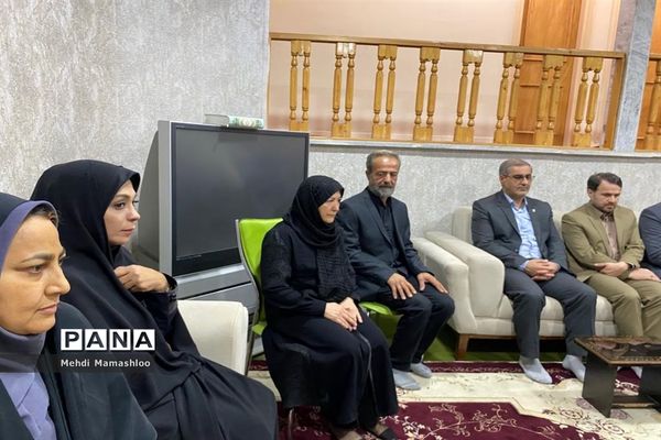 دیدار قائم مقام معاون وزیر در سازمان دانش‌آموزی کشور با خانواده شهید پیشتاز محمدجواد بای