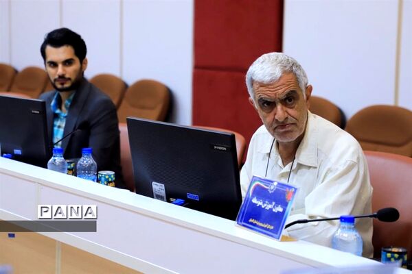 نشست معاون آموزش متوسطه وزیر آموزش و پرورش با اصحاب رسانه