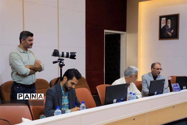 نشست معاون آموزش متوسطه وزیر آموزش و پرورش با اصحاب رسانه