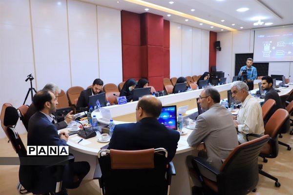 نشست معاون آموزش متوسطه وزیر آموزش و پرورش با اصحاب رسانه