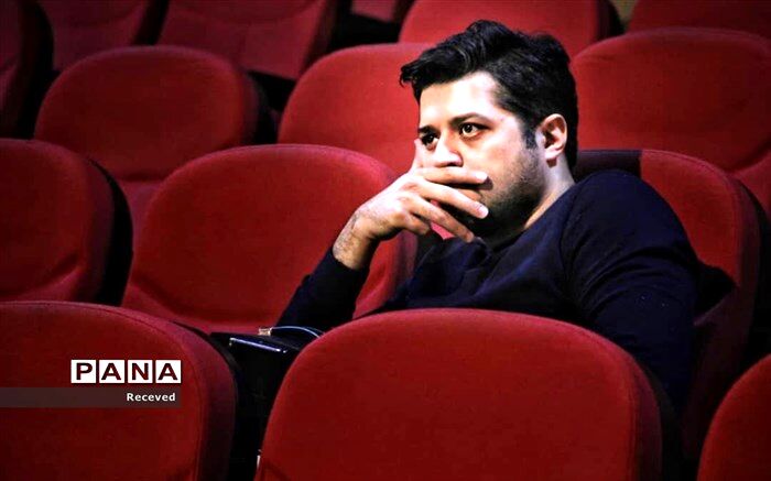 سالن‌های آمفی‌تئاتر مدارس برای پرورش استعدادهای هنری به‌کار گرفته شوند