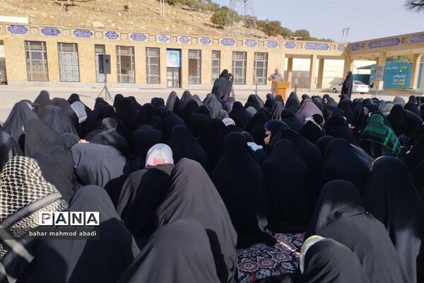 حضور دانش‌آموزان در یادواره شهدای دانش‌آموزی بازی دراز