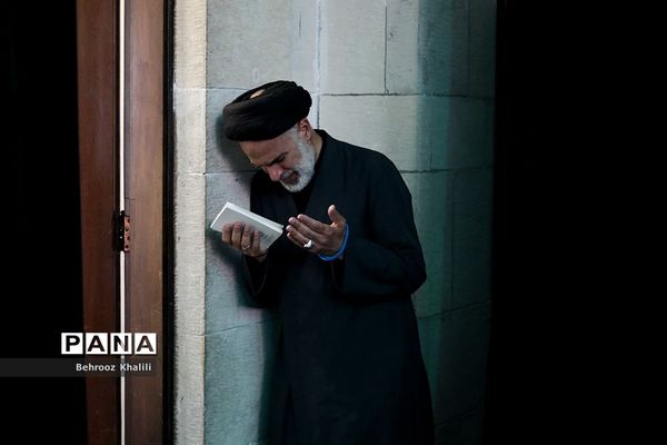 دعای روز عرفه در دانشگاه تهران