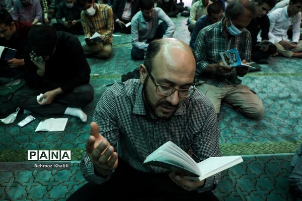 دعای روز عرفه در دانشگاه تهران