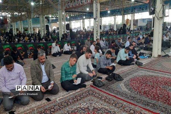 طنین عاشقانه دعای عرفه در ملارد