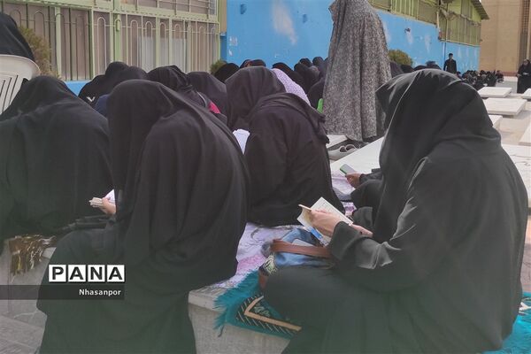 دعای عرفه در گلستان شهدای اصفهان