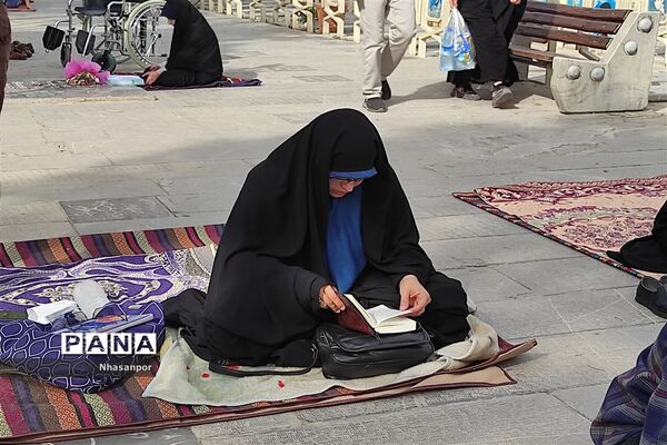 دعای عرفه در گلستان شهدای اصفهان