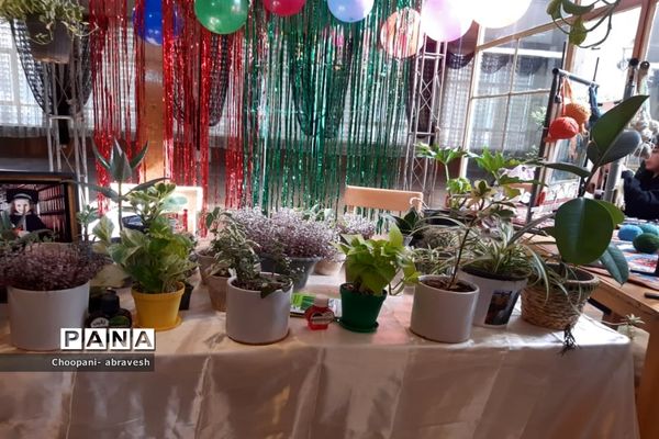 بازدید مدیرکل آموزش و پرورش شهر تهران از نمایشگاه دستاوردها و دست سازه‌های دانش‌آموزی