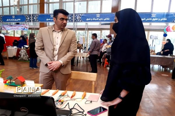 بازدید مدیرکل آموزش و پرورش شهر تهران از نمایشگاه دستاوردها و دست سازه‌های دانش‌آموزی