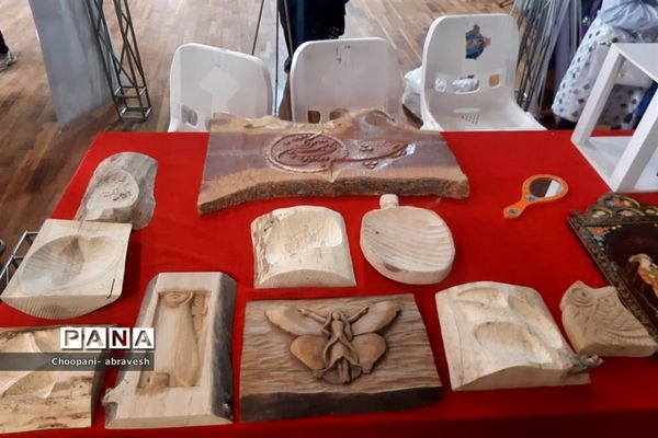 بازدید مدیرکل آموزش و پرورش شهر تهران از نمایشگاه دستاوردها و دست سازه‌های دانش‌آموزی