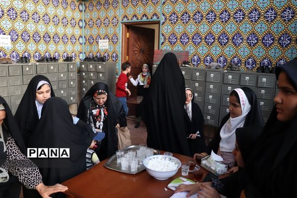 دست‌های التماس