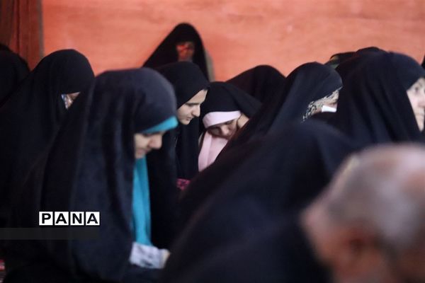 دست‌های التماس