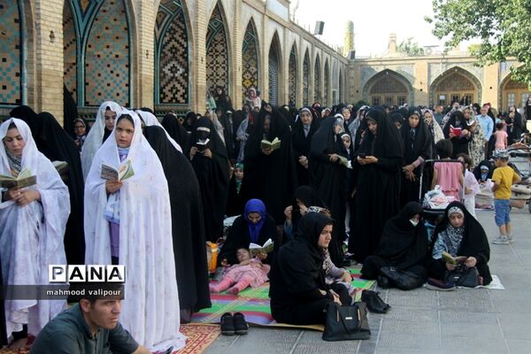 مراسم دعای پرفیض عرفه در قزوین