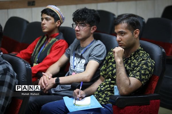 برگزاری کلاس‌ها و دوره‌های آموزشی ویژه دانش‌آموزان عشایر کشور در اردوگاه ثامن الحجج مشهد مقدس