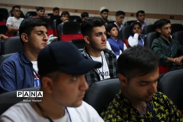 برگزاری کلاس‌ها و دوره‌های آموزشی ویژه دانش‌آموزان عشایر کشور در اردوگاه ثامن الحجج مشهد مقدس