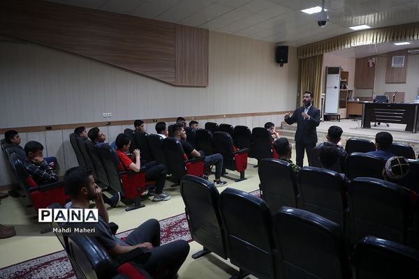 برگزاری کلاس‌ها و دوره‌های آموزشی ویژه دانش‌آموزان عشایر کشور در اردوگاه ثامن الحجج مشهد مقدس